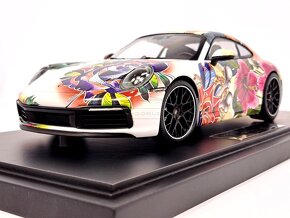 1:18 PORSCHE 911 CARRERA 4S COUPE FLOWER DESIGN - 2