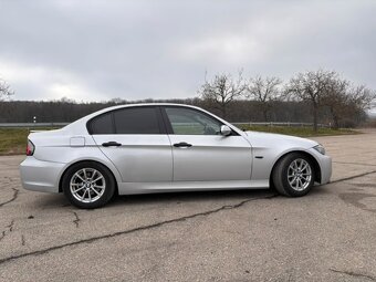 Bmw e90 320i - 2