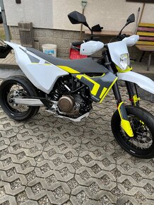 Husqvarna 701 supermoto - 2