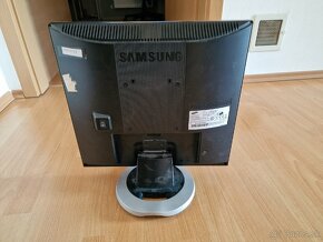 Samsung Monitor 17"(43,2) cm - 2