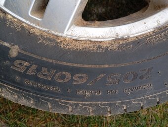 Predám 205/60 R15 - 2