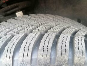 Predám zánovne zimné pneu Nokian Snowproof 2 215/55 R17 98H - 2