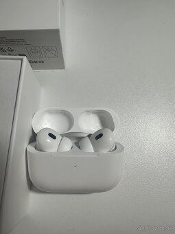 Apple AirPods (4. generácie) s aktívnym potlačením hluku - 2