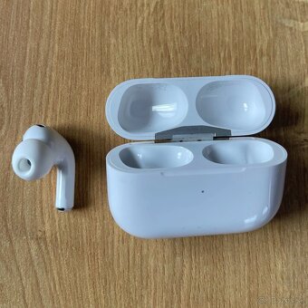 AirPods Pro 2, nabíjacie púzdro a ľavé sluchátko - 2