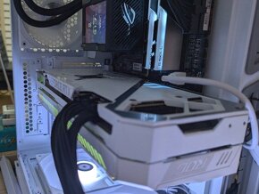 ASUS ROG Strix GeForce RTX™ 3080 V2 White OC Edition 10GB - 2