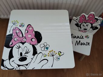 Detský stolík Disney Minnie s dvoma stoličkami - 2