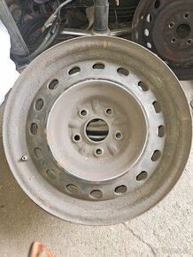 Disky 5x114 r16  a puklice Toyota - 2