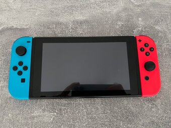 PREDAM/VYMENIM KOMPLET NINTENDO SWITCH V2 + HRY / TOP STAV - 2