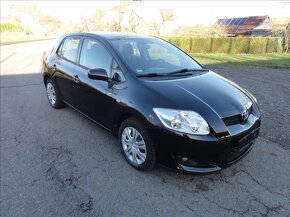 Toyota Auris 1.6 97kW 2009 129976km 1.majitel serviska - 2