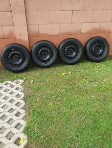 Predam zimne pneu Laufenn + plechove disky 195/65 r15 - 2