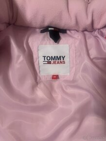 Predám zimnú bundu Tommy Jeans - 2