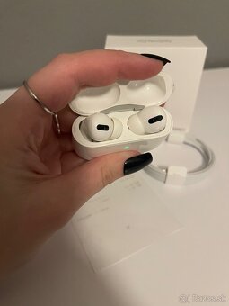 Apple AirPods Pro 1 - 2