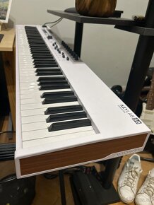 Arturia KeyLab Essential 88 MIDI Keyboard + stojan - 2