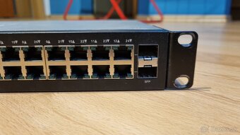 Predam Cisco 24 portovy gigabit switch - 2