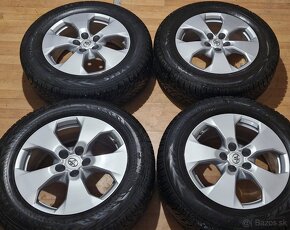 Predám zimný komplet Toyota 5x114,3 pneu Nokian 225/65/R17 - 2