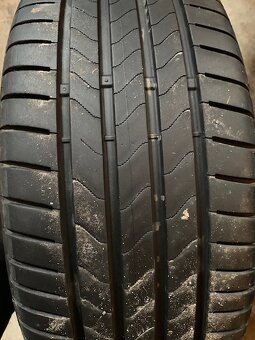 225/40 R19 - 2