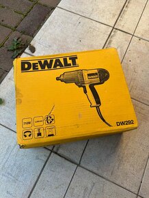 Predám nový rázový uťahovák DW292 DEWALT - 2