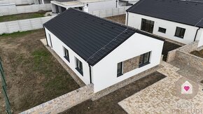 Krásny 4 izbový RD bungalov 92,26 m2 na pozemku 495 m2, Sene - 2