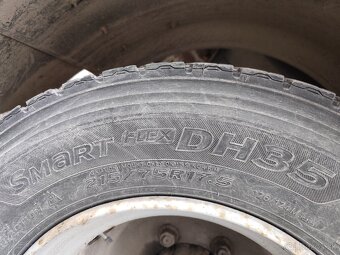 Predám nákladné pneu Hankook 215/75 R17,5 - 2