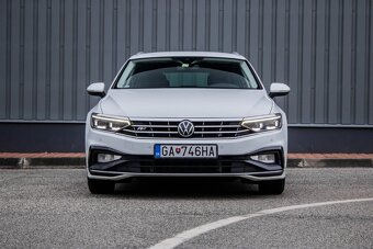 Volkswagen Passat Variant 2.0 TDI Elegance 4-Motion DSG - 2