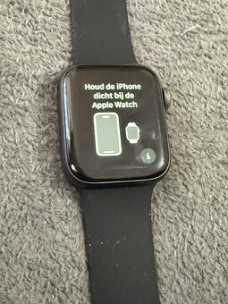 Predám Apple Watch SE 40mm Black malé známky používania - 2