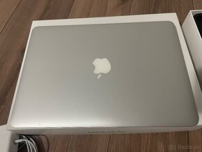 Apple MacBook Air 13" (Early 2015) - 2