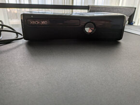 XBOX 360 s dvomi ovládačmi+9 HIER - 2