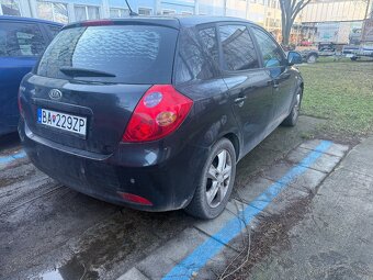 Predám KIA Ceed 2.0crdi 103kw rv .2007 na nd v celku - 2