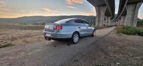 Volkswagen Passat B6 103kw MT6 - 2