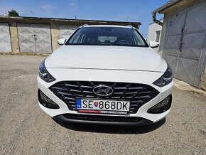 Predám Hyundai i30 combi, 1.5 DPi, r.v.2022, biela combi - 2