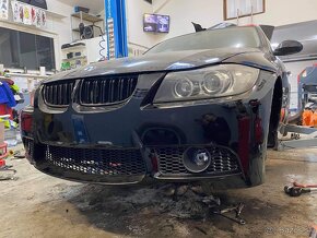 Predny M naraznik pre BMW E90 a E91 - 2