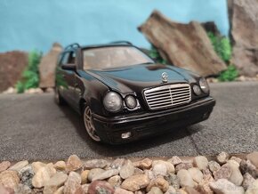 prodám model 1:18 mercedes benz e class combi - 2