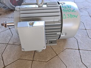 Predám pätkový el.motor 4kW 2900ot - 2