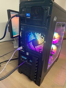 Ryzen 7 5800X / 16GB RAM / Radeon RX 7600 - 2