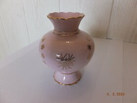 Růžový porcelán- vázička. - 2