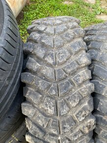 Pneu 225/75 R16 - 2