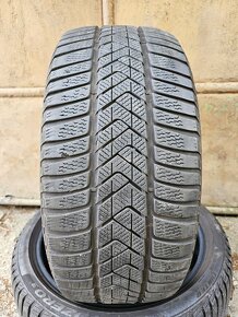 Predám 2-Zimné pneumatiky Pirelli scottozero 245/40 R20 - 2