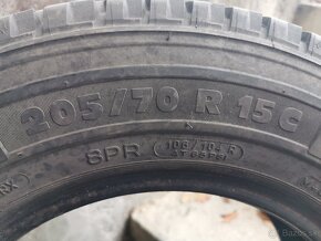 205/70 R15 Michelin - 2