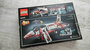 Predám LEGO Technic 42040 Fire Plane - 2