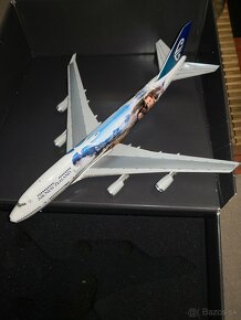 Boeing 747-400. 1:200 - 2