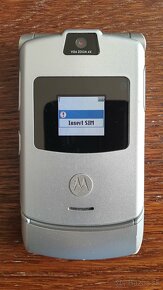 Predám Motorolu Razr V3 Silver... - 2