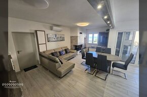 PRIVLAKA - trojizbový apartmán 20 m od mora - 2