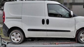 FIAT DOBLO 1.3 JTD 2013 Predám ZADNÉ SVETLO, MOTOR,  trysky - 2