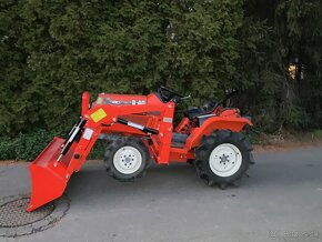 Japonský malotraktor Kubota B-40 s nakladačom - 2