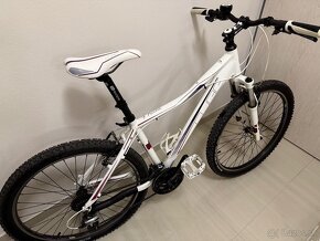 Dámsky horský bicykel CUBE Access 26 White - 2