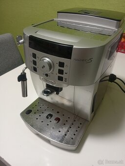 Predám kavovar Delonghi magnifica S - 2