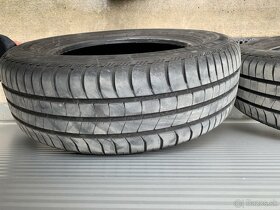 Pneu 185/65 R15 - 2