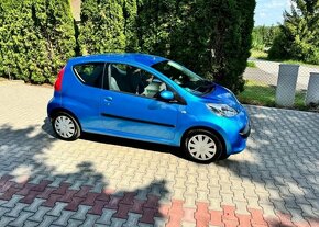 Peugeot 107 1,0 i klima Top stav benzín manuál 50 kw - 2