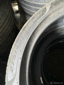 275/40R22 - 2