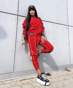 Moderna damska cervena teplakova suprava oversized - 2